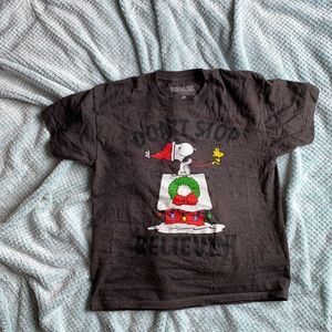 Peanuts christmas snoopy tee shirt (M)